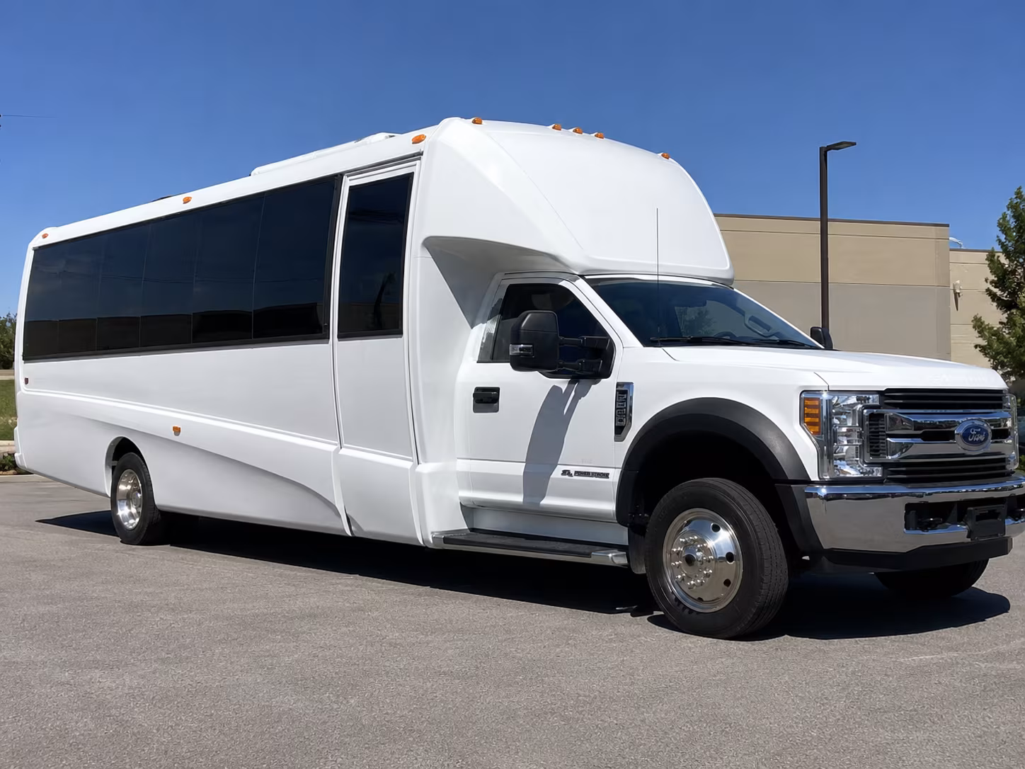 paramount professional corporate charter bus rentals in paramount